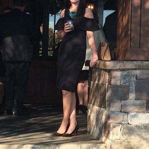 FINAL SALE 💸Black Cold Shoulder Cocktail dress